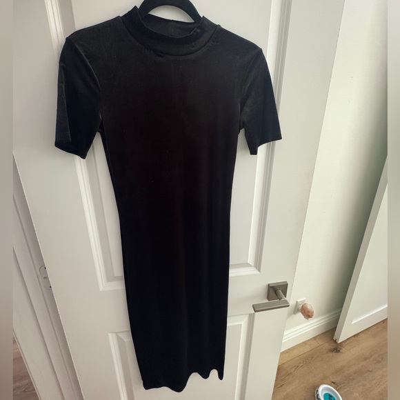 Zara Black Velvet Dress - Picture 2 of 2